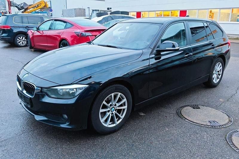 Schwarz Gebraucht 2013 BMW 320 Sport Line Kombi | 5.500 € (Superpreis) - Bild 1/4