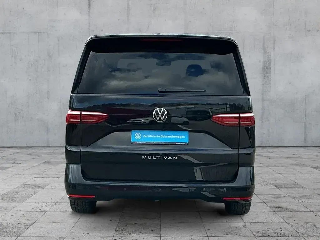 Gebraucht VW Multivan Life 150 PS (110 kW) 2025 Deep black perleffekt Van / Kleinbus