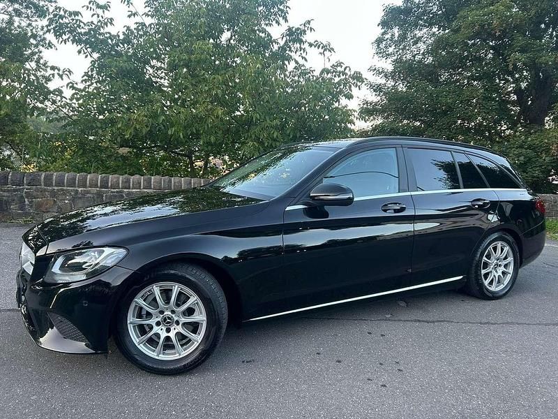 Schwarz Gebraucht 2018 Mercedes C200 Kombi | 13.900 € (Fairer Preis) - Bild 1/4