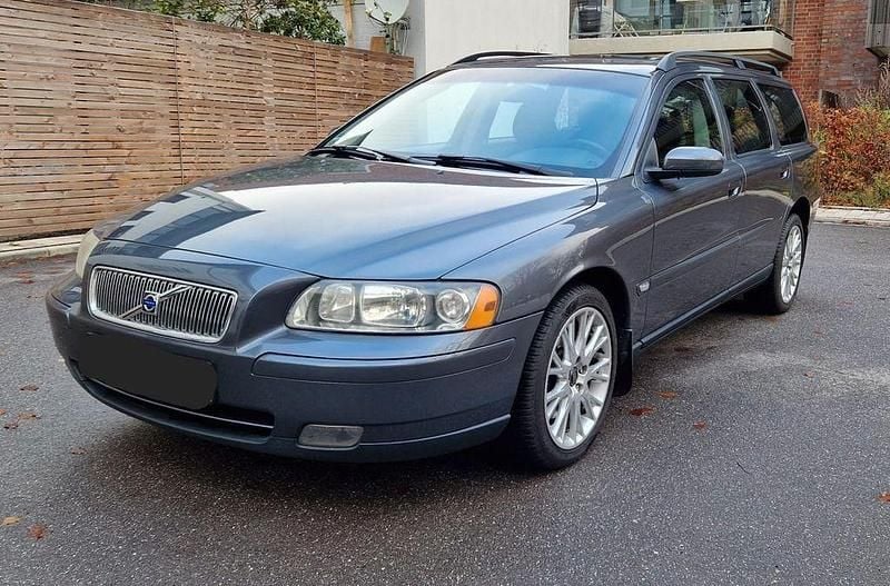 Grau Gebraucht 2006 Volvo V70 Kombi | 3.900 € (Fairer Preis) - Bild 1/4