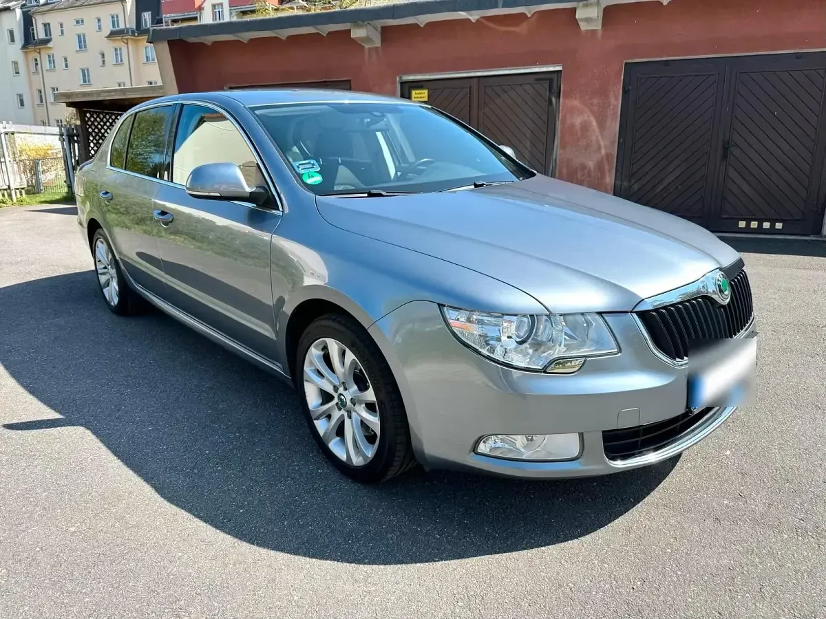 Używany Skoda Superb 160 KM (117 kW) 2012 Szary Sedan/Limuzyna