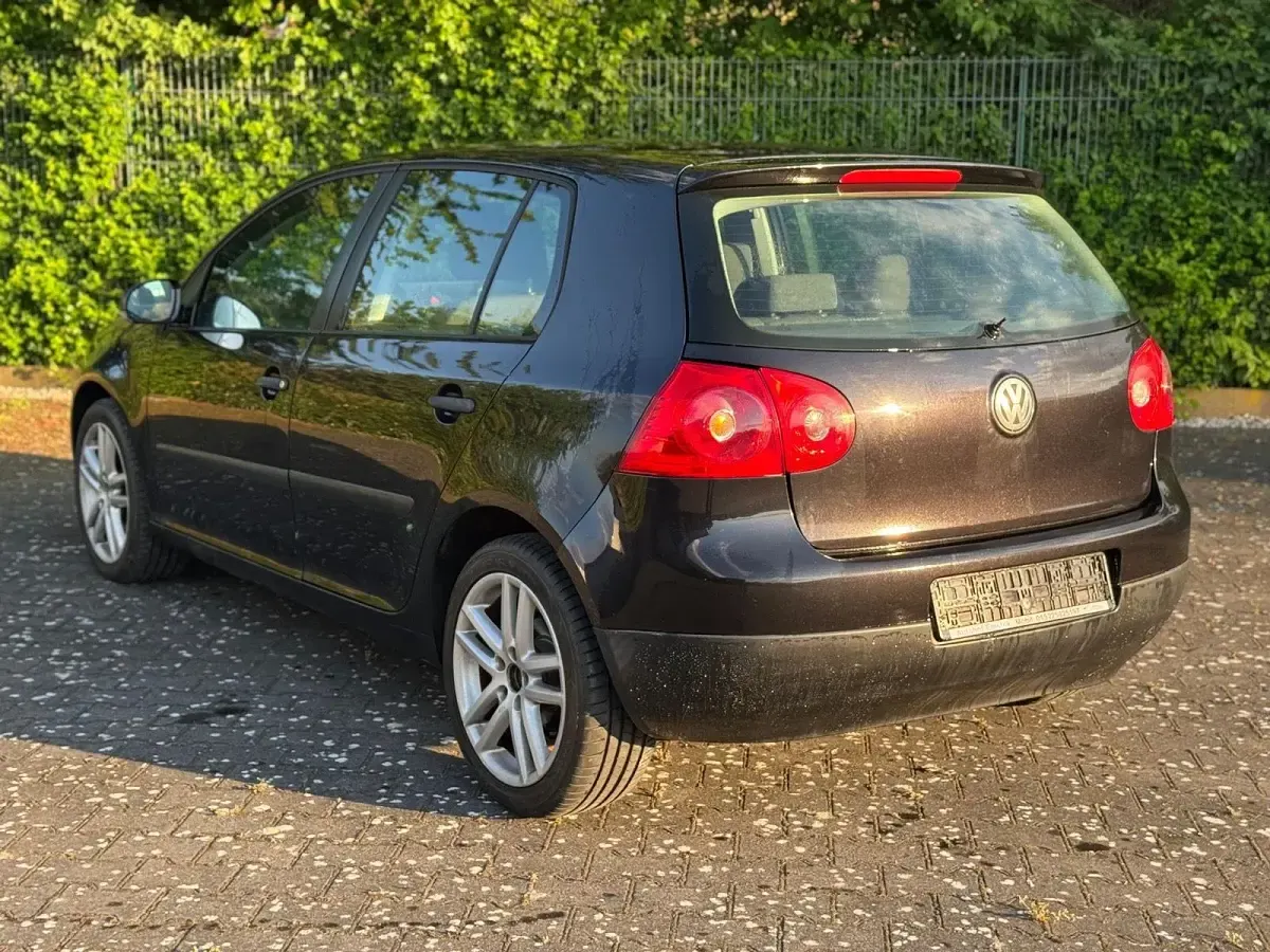 Gebraucht VW Golf V 105 PS (77 kW) 2003 Schwarz Kleinwagen