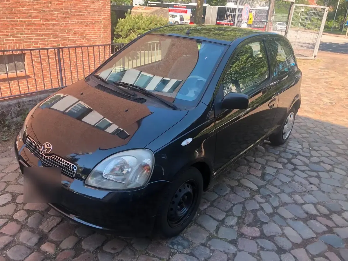 Gebraucht Toyota Yaris 87 PS (63 kW) 2000 Schwarz Kleinwagen