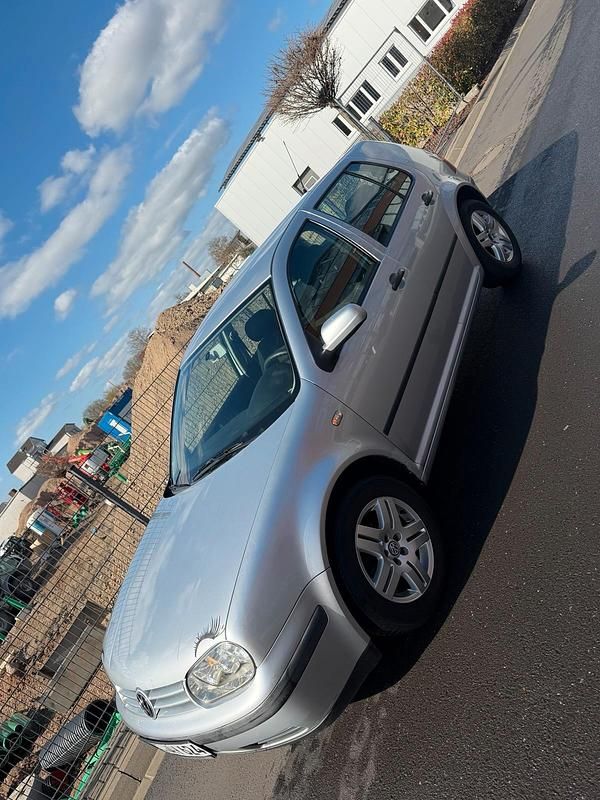 Gebraucht VW Golf IV 102 PS (75 kW) 2003 Silber Kleinwagen
