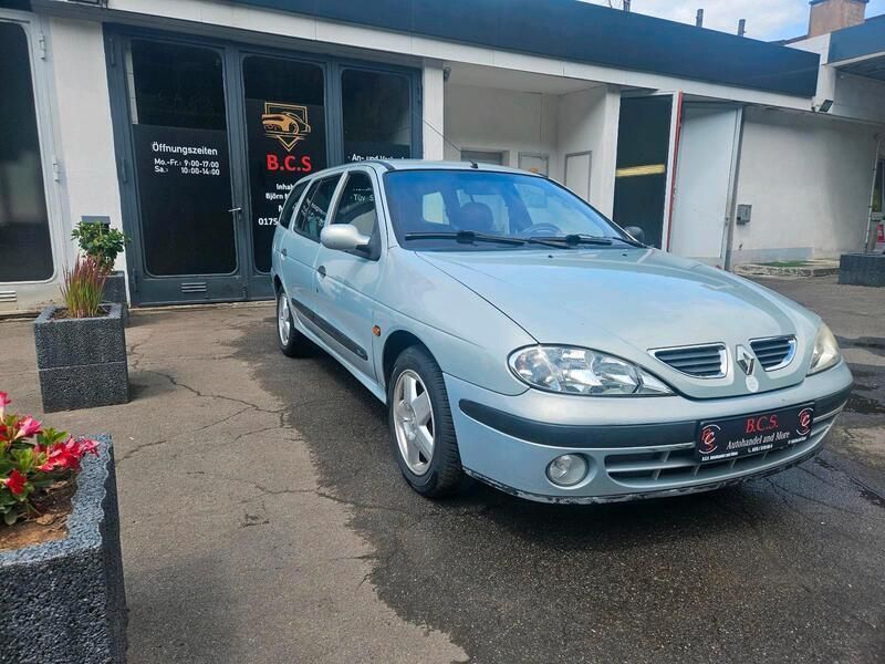 Silber Gebraucht 2000 Renault Mégane GrandTour Kombi | 2.390 € - Bild 1/4