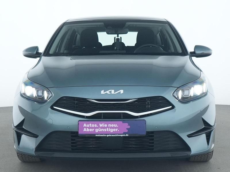 Gebraucht Kia Ceed Spirit 160 PS (117 kW) 2023 Yucca blau Kleinwagen