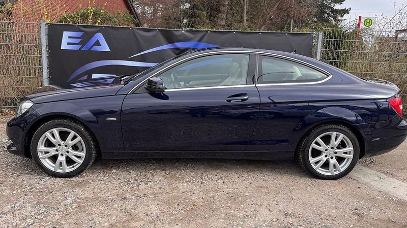 Gebraucht Mercedes C180 156 PS (114 kW) 2012 Blau Coupé