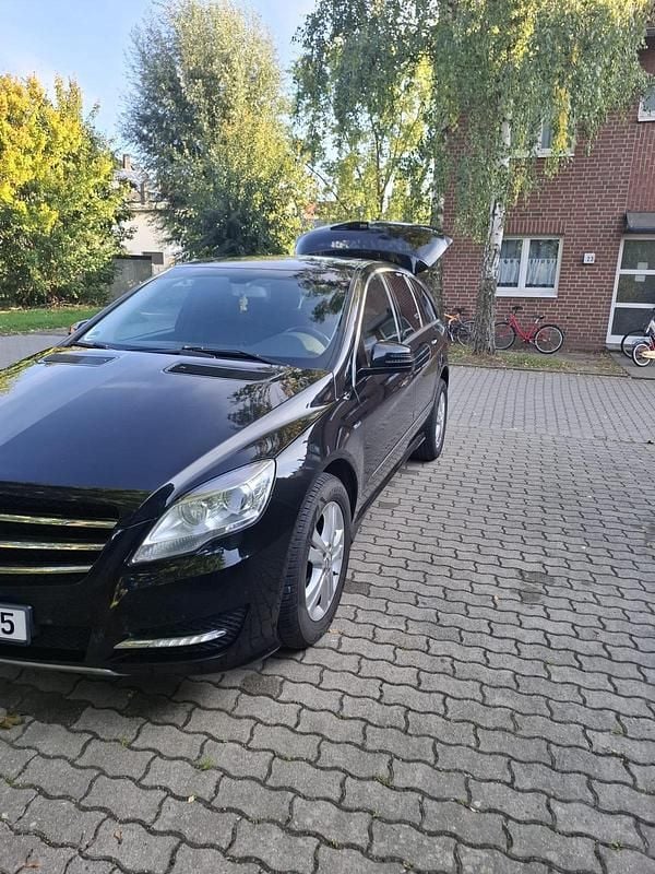 Schwarz Gebraucht 2011 Mercedes R300 Van / Kleinbus | 10.000 € (Etwas zu teuer) - Bild 1/4