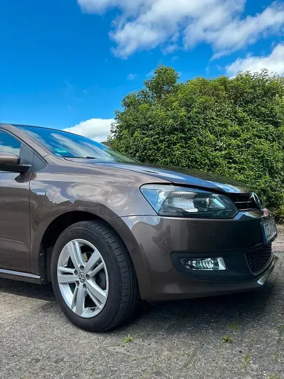 Gebraucht VW Polo Life 90 PS (66 kW) 2013 Braun Kleinwagen