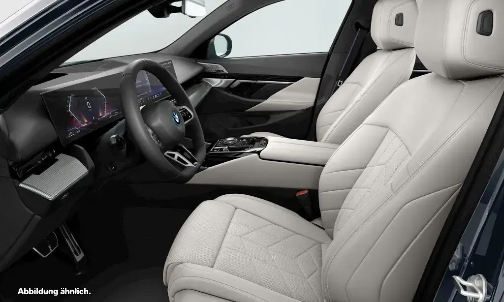 Gebraucht BMW 550e M Sport 313 PS (230 kW) 2025 Schwarz Limousine