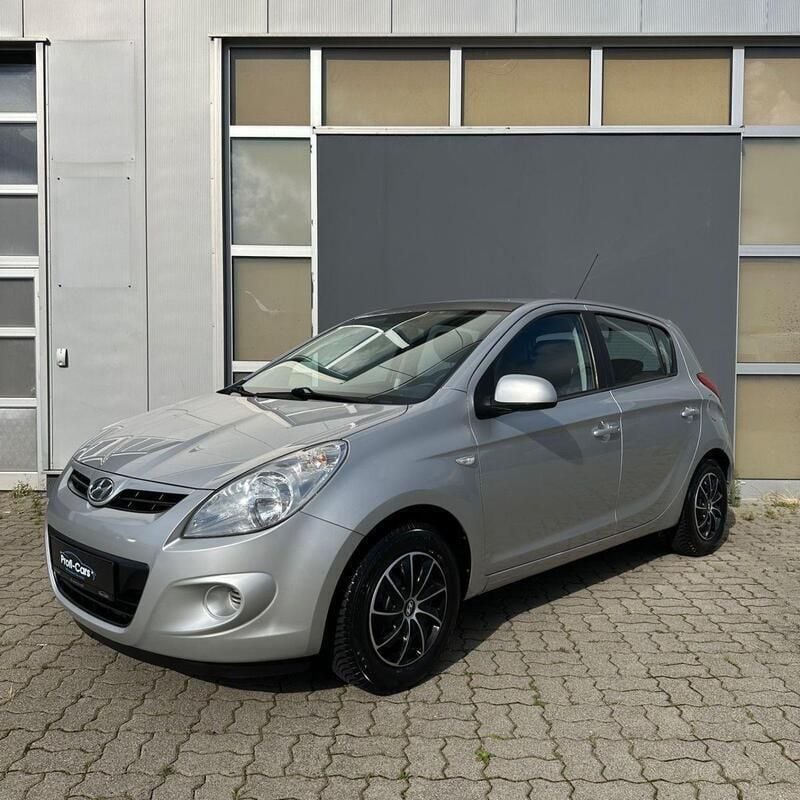 Silber Gebraucht 2011 Hyundai i20 Edition Kleinwagen | 3.890 € (Guter Preis) - Bild 1/4