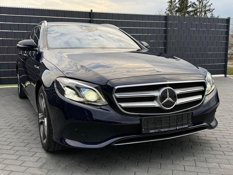 Gebraucht Mercedes E400 333 PS (244 kW) 2017 Blau Limousine