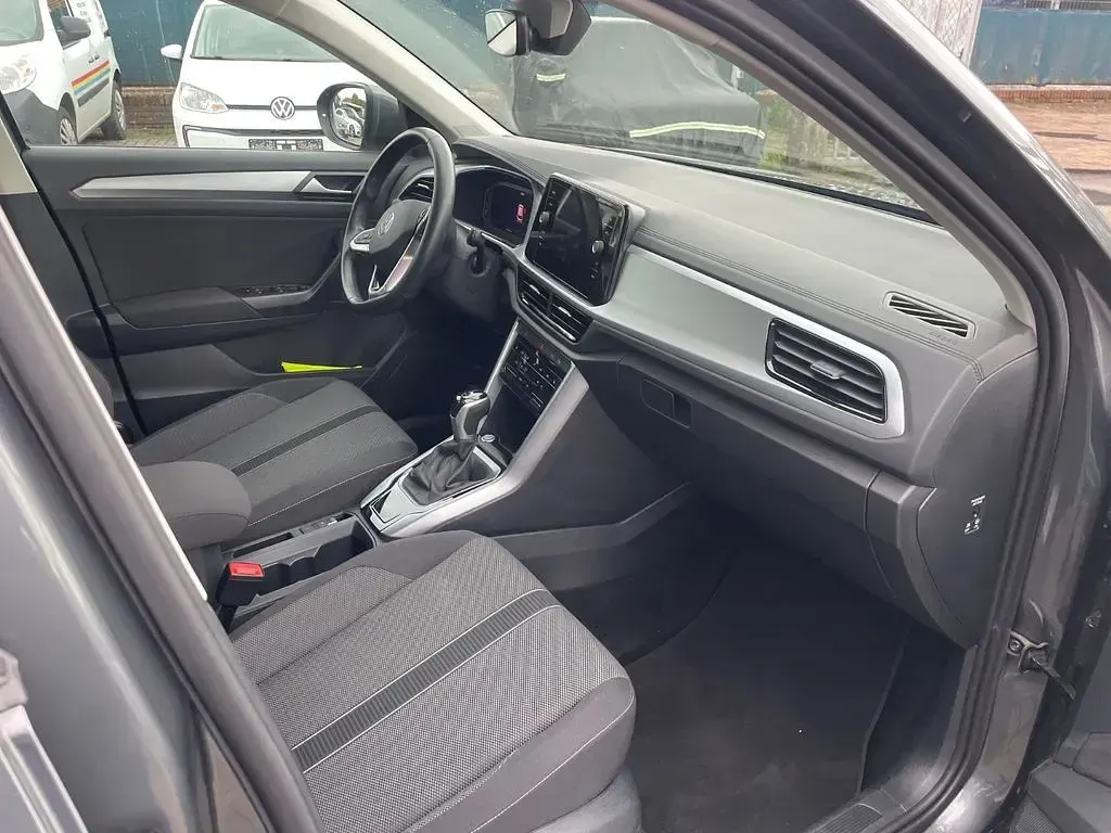 Usado VW T-Roc Life 150 HP (110 kW) 2023 Cinzento SUV