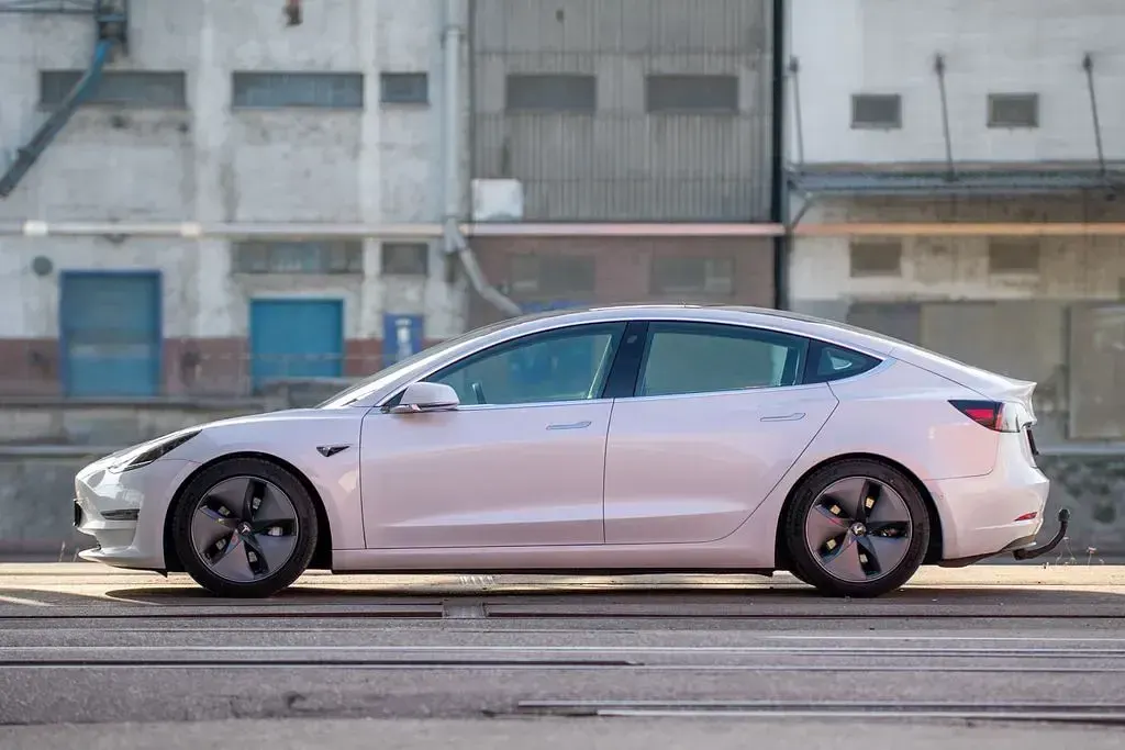 Gebraucht Tesla Model 3 350 kW (476 PS) 2020 Weiß Limousine