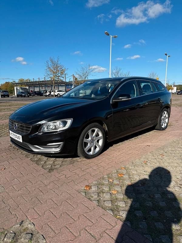 Schwarz Gebraucht 2014 Volvo V60 Momentum Kombi | 7.250 € (Superpreis) - Bild 1/4