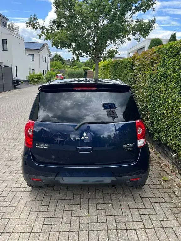 Gebraucht Mitsubishi Colt 95 PS (69 kW) 2012 Blau Kleinwagen