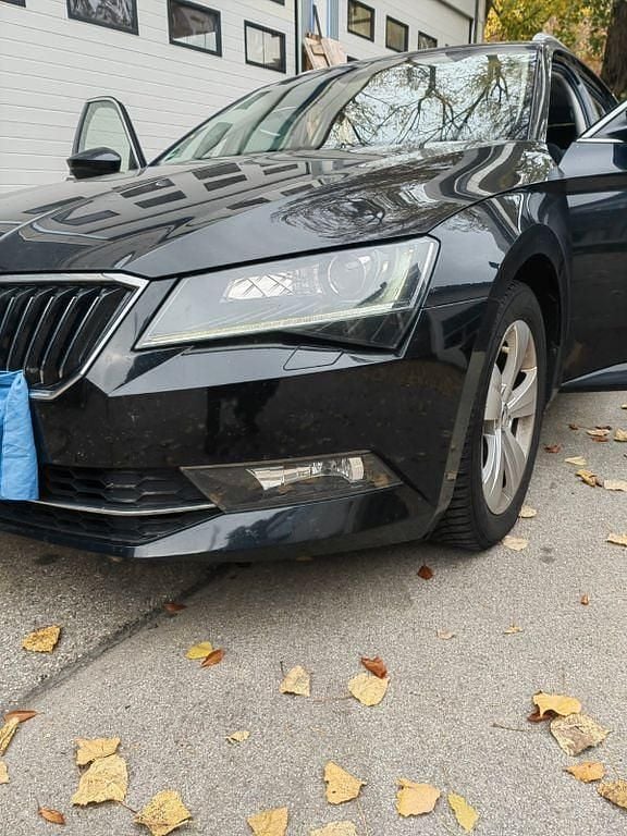 Gebraucht Skoda Superb Style 150 PS (110 kW) 2018 Schwarz Kombi