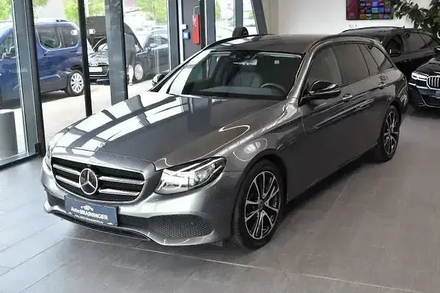 Gebraucht Mercedes E220 Avantgarde 194 PS (142 kW) 2017 Grau Limousine