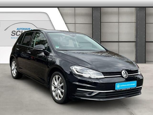 Gebraucht VW Golf VII IQ Drive 150 PS (110 kW) 2019 Deep black perleffekt Limousine