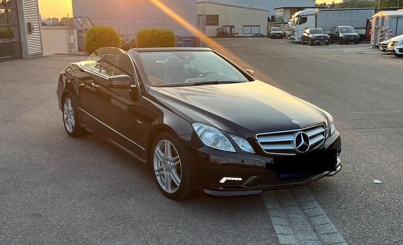 Gebraucht Mercedes E200 AMG 184 PS (135 kW) 2011 Schwarz Cabrio