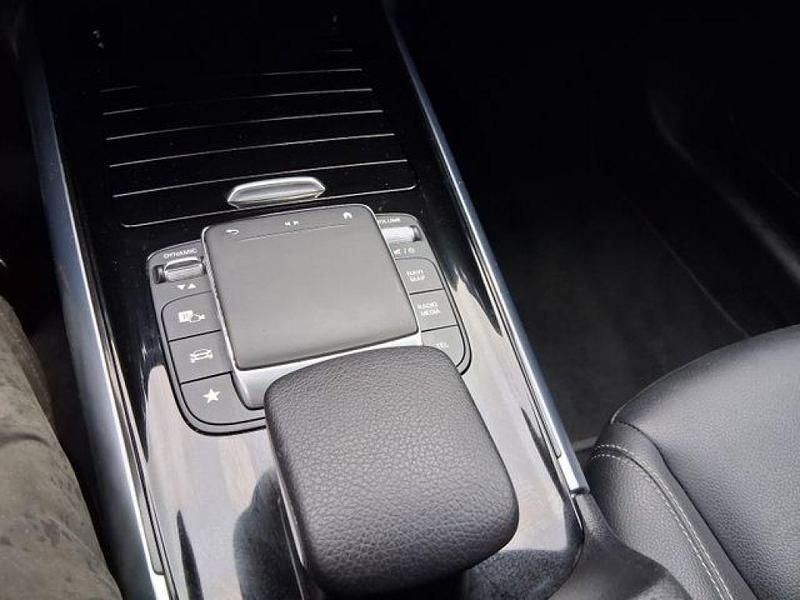 Gebraucht Mercedes 200 150 PS (110 kW) 2022 Mountaingrau magno (metallic) Limousine