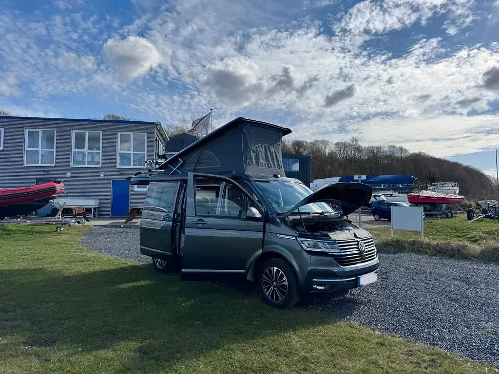Gebraucht VW California Beach 150 PS (110 kW) 2022 Grau Van