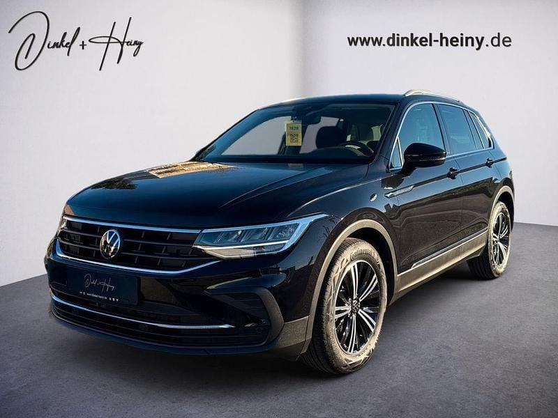 Schwarz Gebraucht 2023 VW Tiguan Life SUV | 27.790 € (Superpreis) - Bild 1/4
