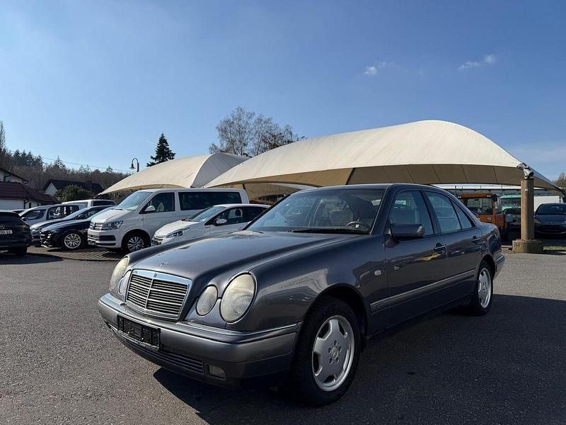 Gebraucht Mercedes E280 Elegance 204 PS (150 kW) 1998 Grau Limousine
