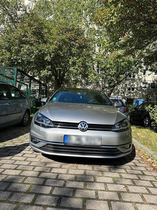 Silber Gebraucht 2019 VW Golf VII Limousine | 17.999 € (Fairer Preis) - Bild 1/4
