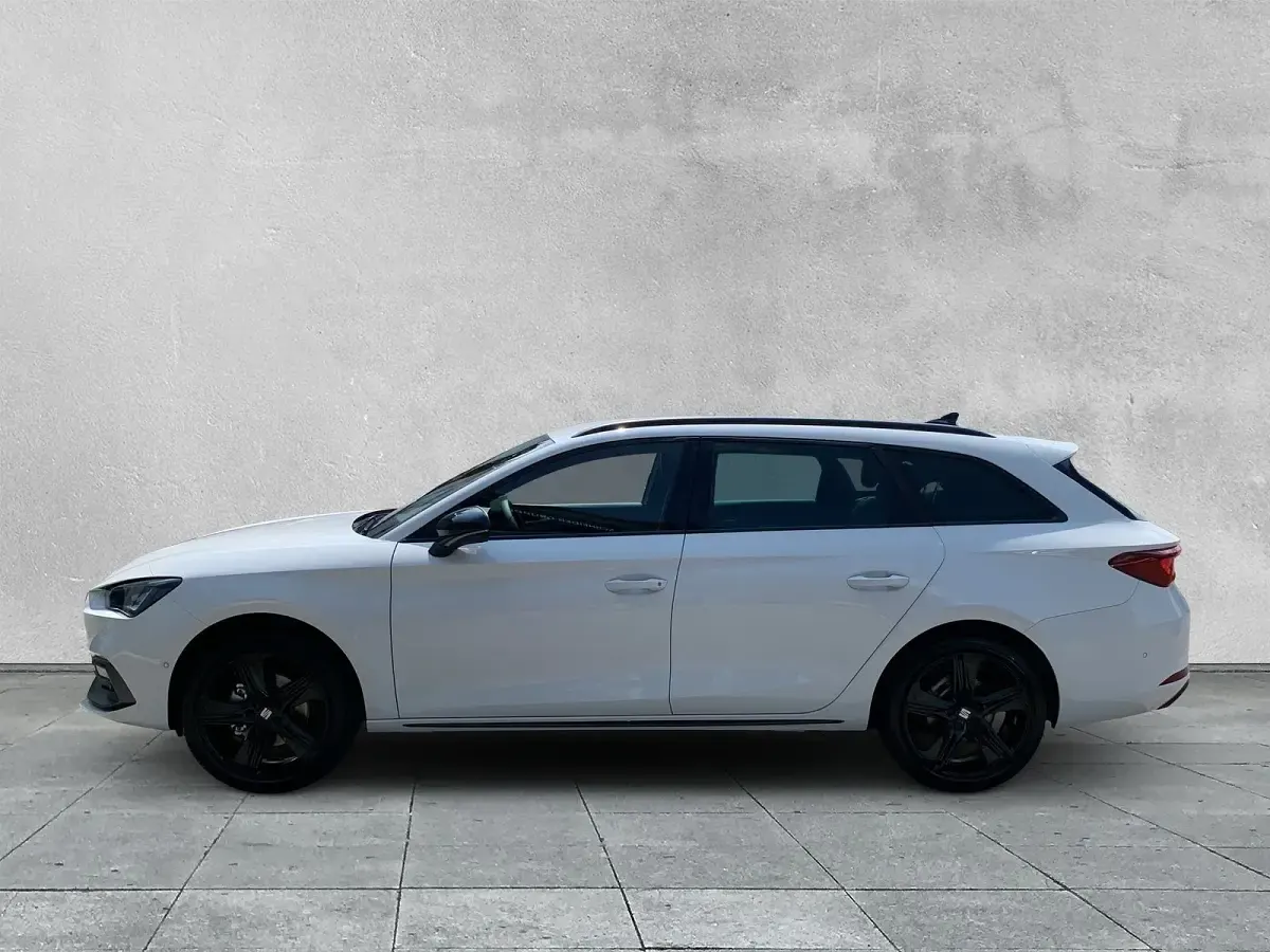 Neu Seat Leon Black Edition 150 PS (110 kW) 2025 Weiß Kombi