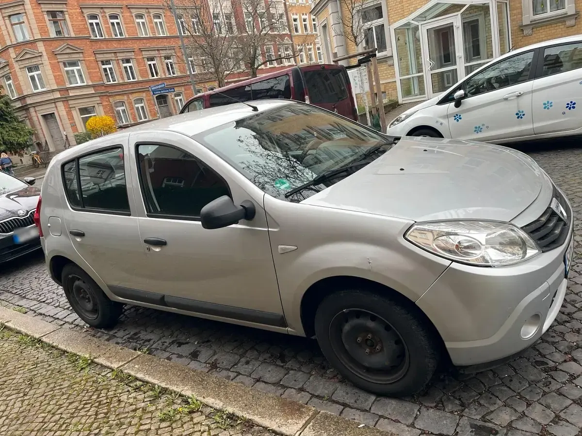 Gebraucht Dacia Sandero 55 PS (40 kW) 2009 Silber Kleinwagen