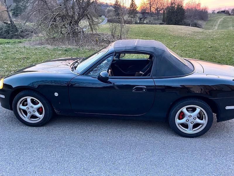 Gebraucht Mazda MX5 110 PS (80 kW) 2002 Schwarz Cabrio