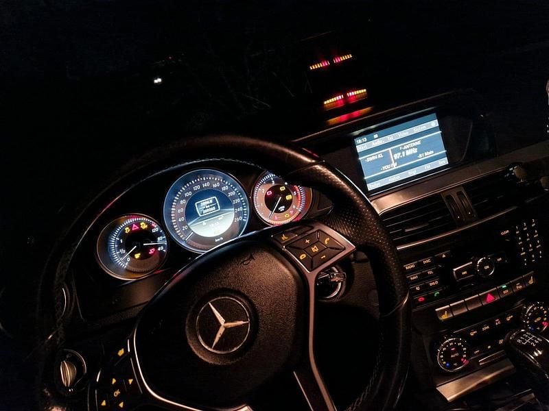 Gebraucht Mercedes C250 204 PS (150 kW) 2011 Schwarz Limousine