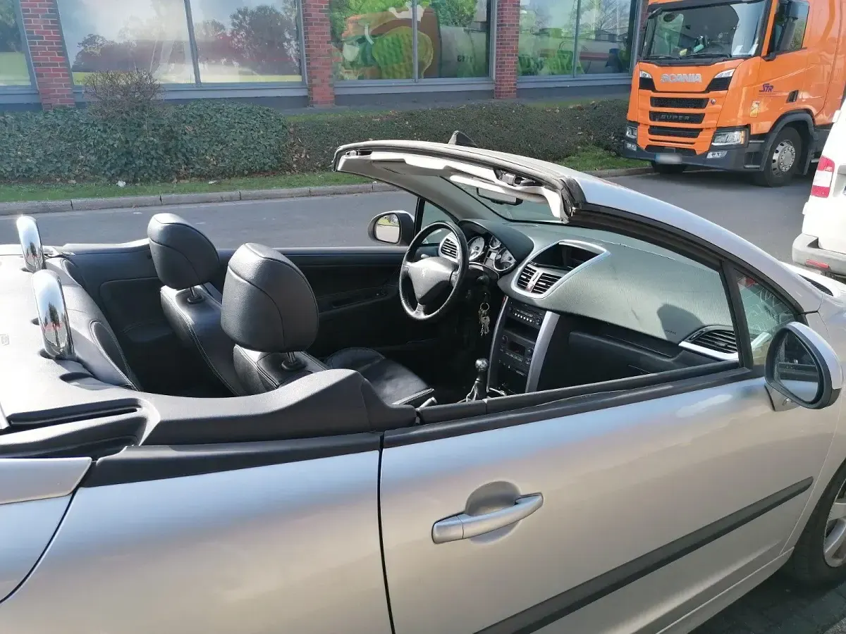 Gebraucht Peugeot 207 CC 120 PS (88 kW) 2007 Silber Cabrio