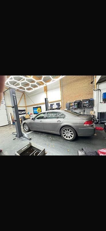 Gebraucht BMW 750L 367 PS (269 kW) 2005 Grau Limousine