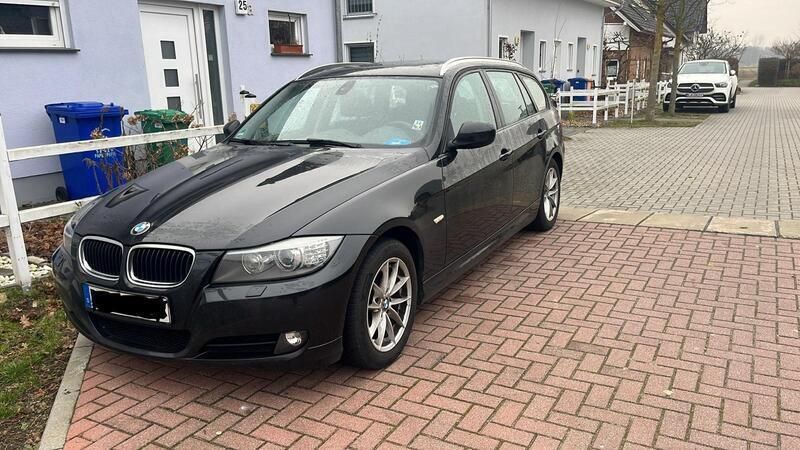 Schwarz Gebraucht 2011 BMW 318 Kombi | 5.500 € (Guter Preis) - Bild 1/4