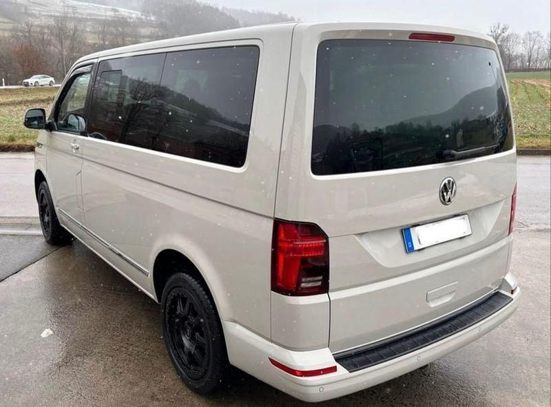 Gebraucht VW Multivan Highline 150 PS (110 kW) 2021 Grau Van