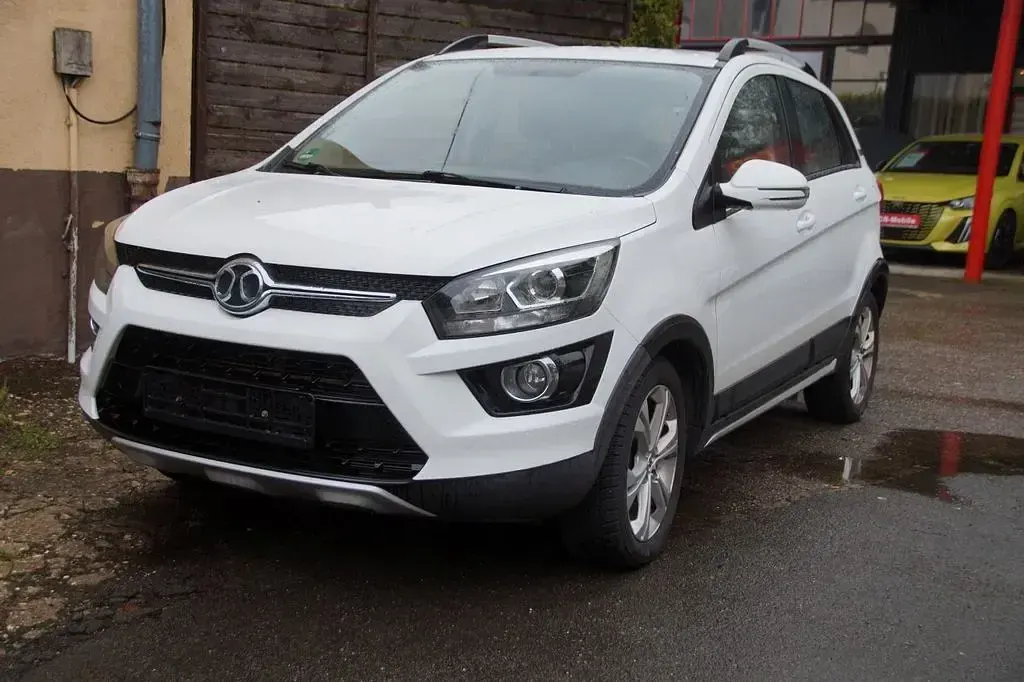 Używany Baic X25 111 KM (81 kW) 2017 Biały Sedan/Limuzyna