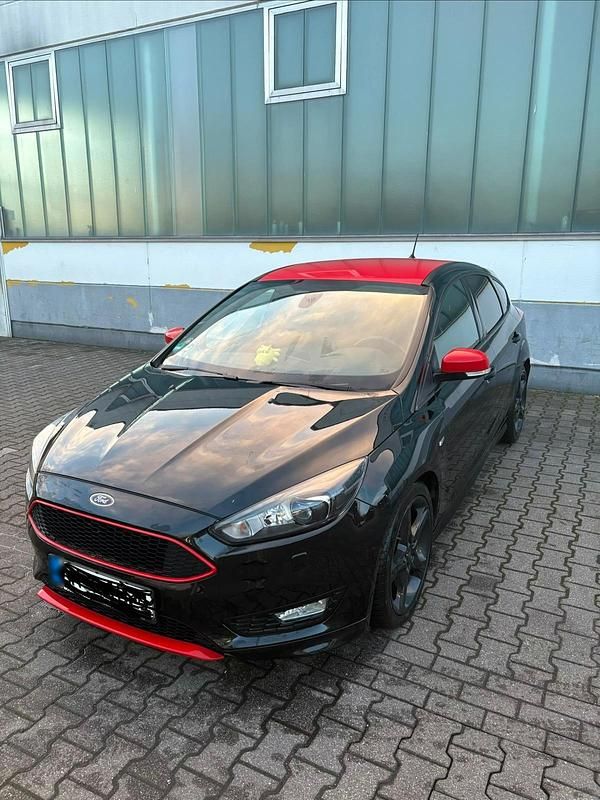 Second-hand Ford Focus ST-Line 150 CP (110 kW) 2017 Negru Berlinǎ