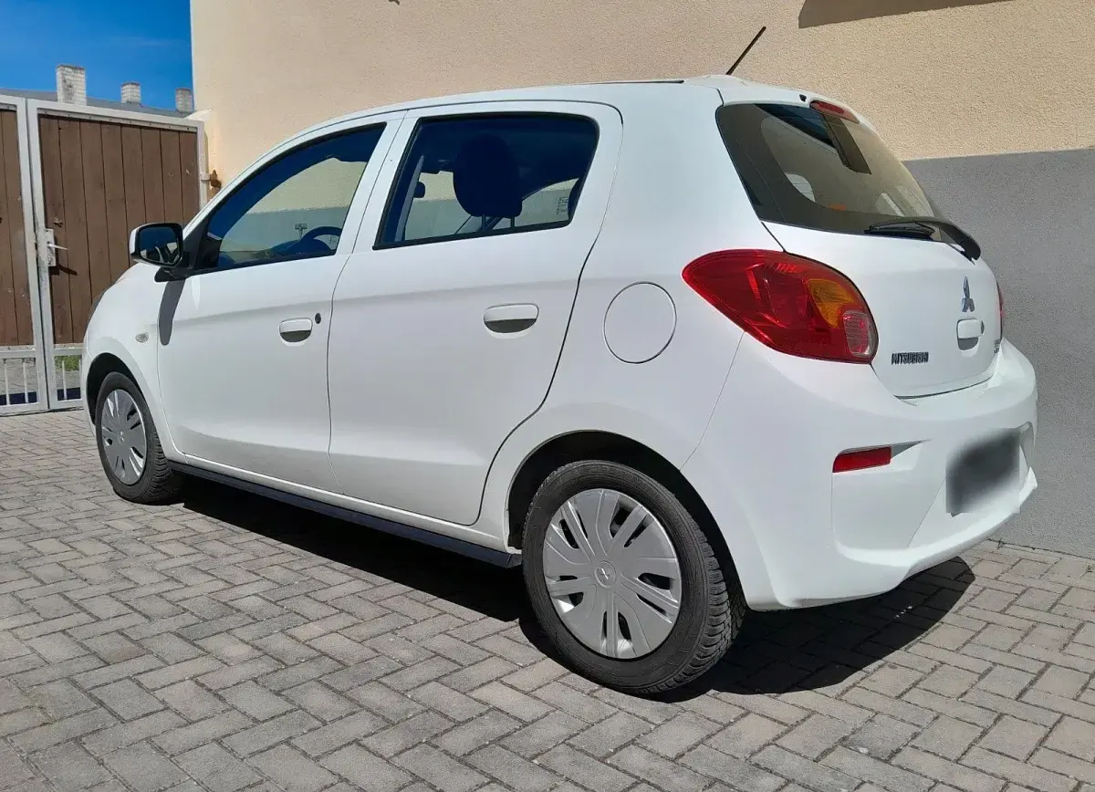 Gebraucht Mitsubishi Space Star Basis 71 PS (52 kW) 2018 Weiß Kleinwagen