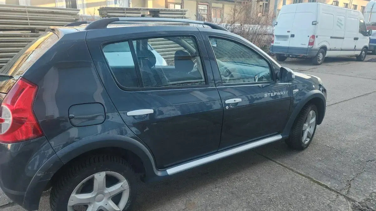 Używany Dacia Sandero Stepway 84 KM (61 kW) 2012 Szary Sedan/Limuzyna