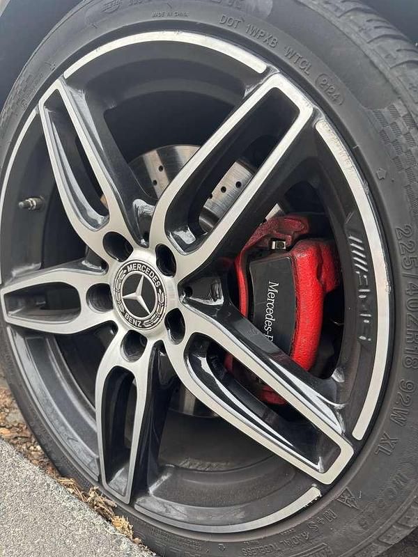 Weiß Gebraucht 2018 Mercedes 220 AMG line Kombi | 17.500 € (Fairer Preis) - Bild 1/4