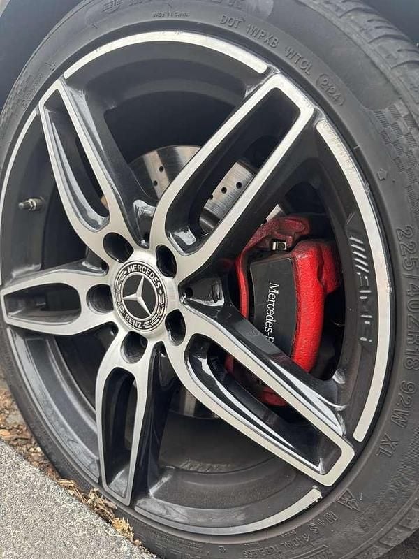 Weiß Gebraucht 2018 Mercedes CLA220 AMG line Limousine | 17.500 € (Guter Preis) - Bild 1/4