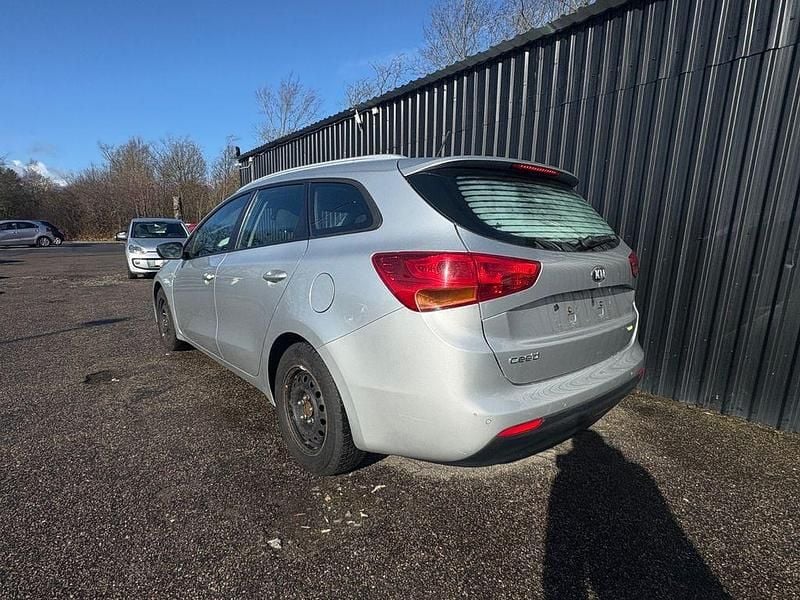 Gebraucht Kia Ceed 90 PS (66 kW) 2014 Silber Kleinwagen