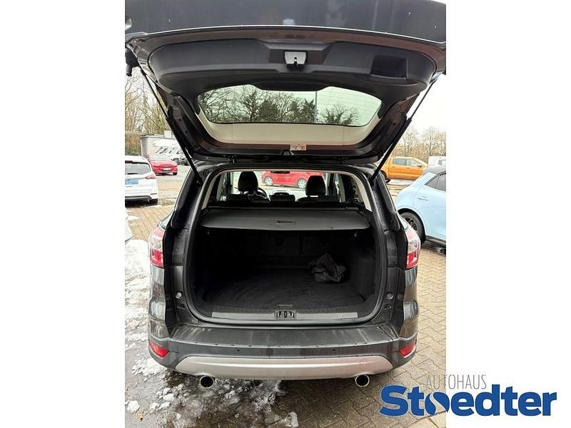 Gebraucht Ford Kuga Titanium 150 PS (110 kW) 2017 Grau SUV