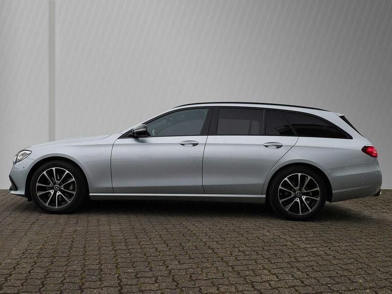 Second-hand Mercedes E300 265 CP (194 kW) 2023 Argintiu Berlinǎ
