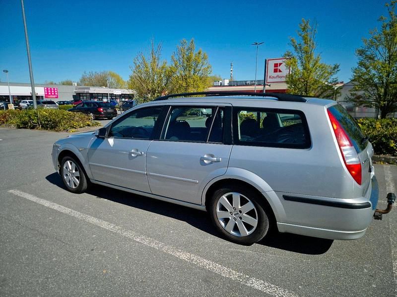 Gebraucht Ford Mondeo 125 PS (91 kW) 2006 Grau Kombi