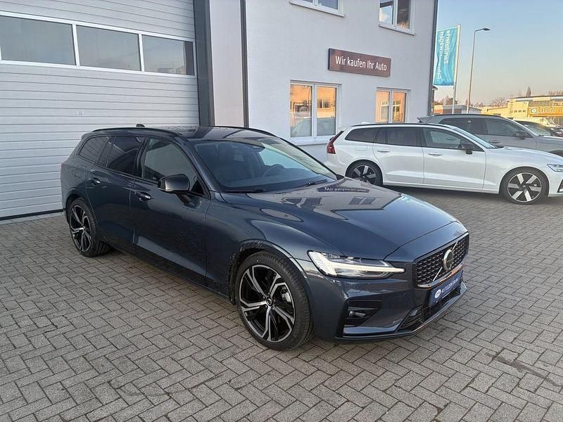 Gebraucht Volvo V60 Plus 197 PS (144 kW) 2024 Blau Kombi