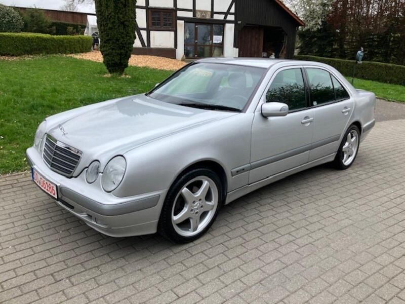 Silber Gebraucht 2000 Mercedes E240 Classic Limousine | 6.700 € - Bild 1/4