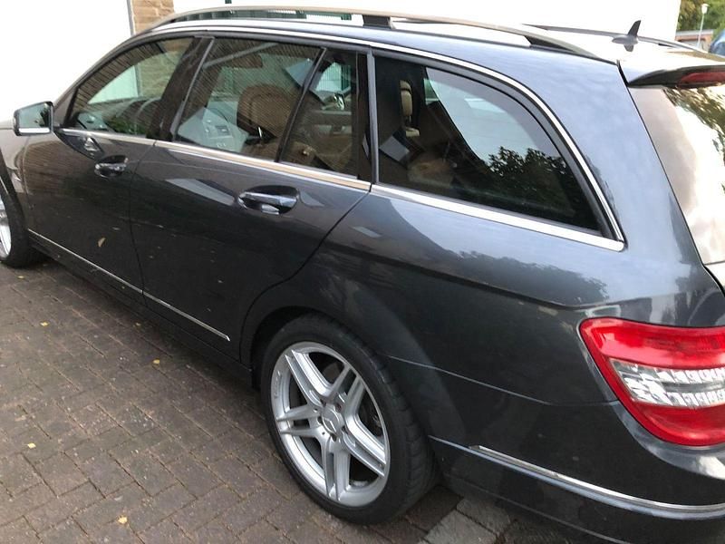 Gebraucht Mercedes C200 Avantgarde 184 PS (135 kW) 2010 Grau Kombi